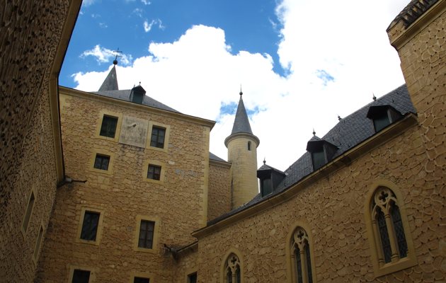 Patio del Reloj - Alcázar de Segovia