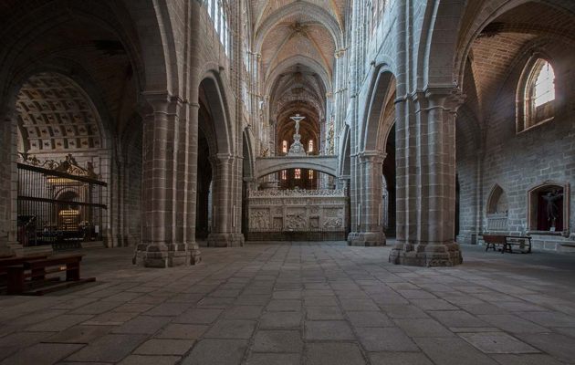 Nave central y coro - Catedral de Ávila