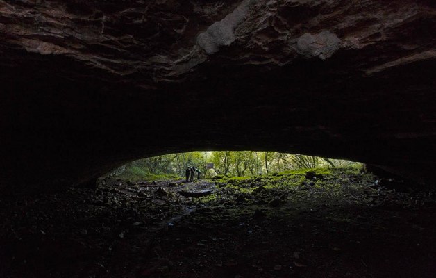Entrada de la Cueva Palomera en Ojo Guareña