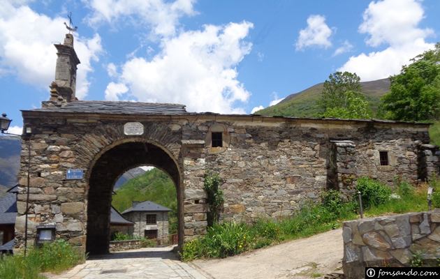 Arco de la ermita - Colinas del Campo
