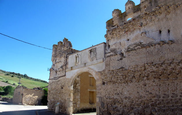 Casa fortaleza en Tierra de Pinares - Laguna de Contreras - Segovia
