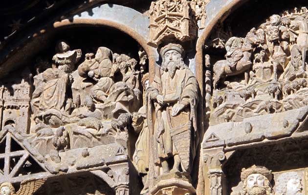 Fachada dedicada a la Virgen María - Aranda de Duero - Burgos