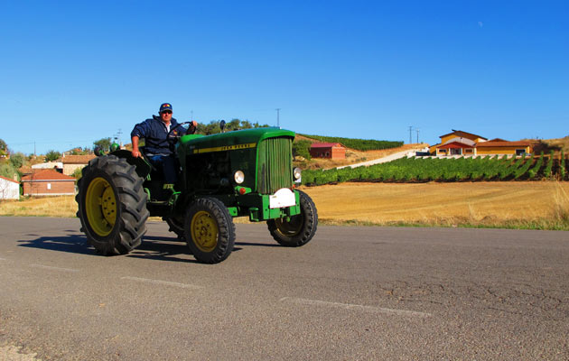 Tractor clásico en la Ribera del Duero - Mambrilla de Castrejón