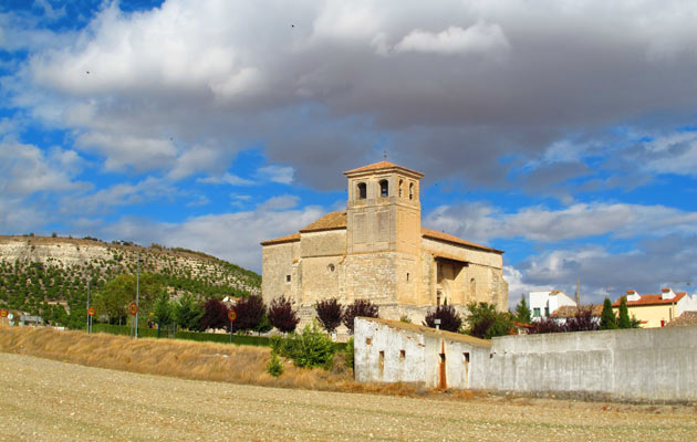 Iglesia de San Pelayo - Olivares de Duero - Ruta en moto por la Ribera del Duero en Valladolid