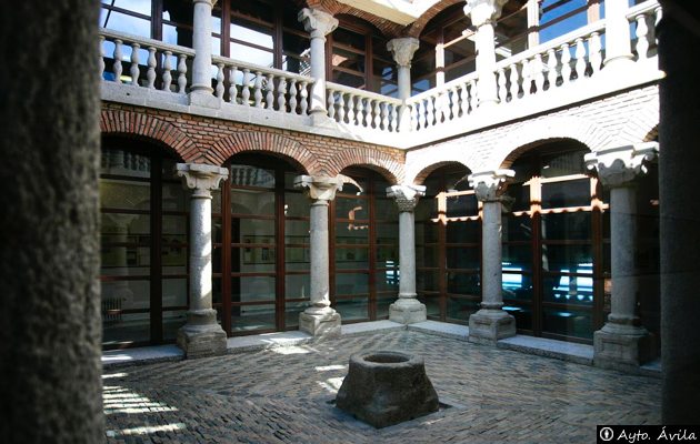 Patio Casa de los Deanes - Ávila