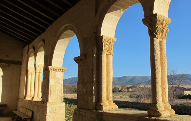 Una de las galerías porticadas más bellas de toda la provincia de Segovia - Tenzuela