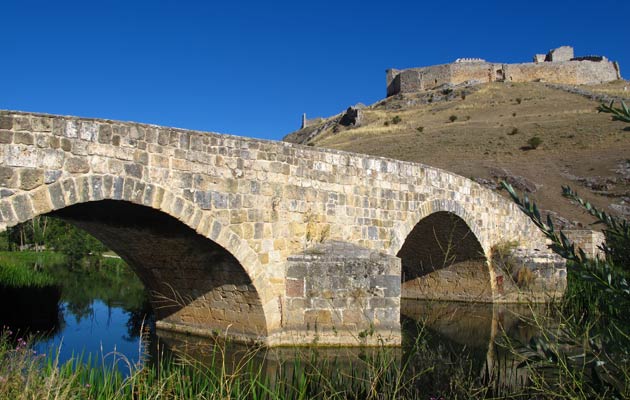 Puente romano sobre el río Ucero y Castillo de Osma - Tierras del Burgo