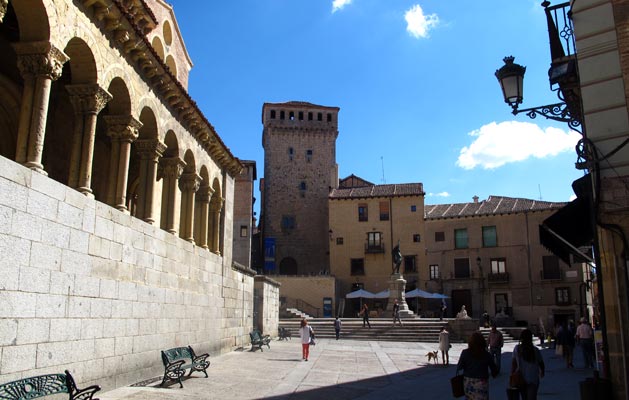 Monumentos en Segovia - Estatua Juan Bravo y Torreón de los Lozoya