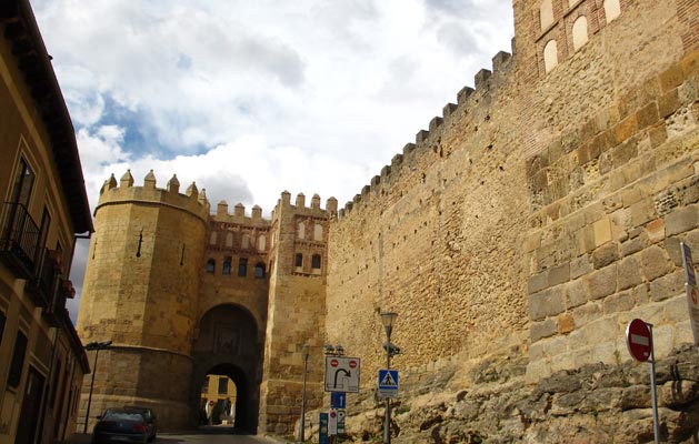 Recinto amurallado en Segovia - Puerta de San Andrés
