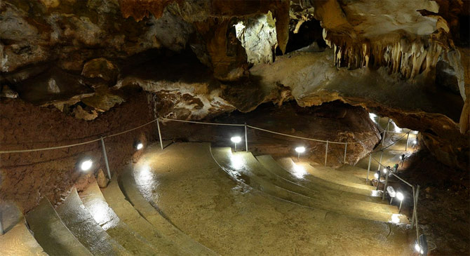 Visita Cuevas del Águila